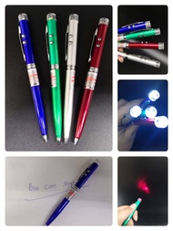 ปากกาพร้อมเลเซอร์พ้อยเตอร์เป็นแสงเลเซอร์สีแดง พร้อมไฟฉายส่องสว่างได้