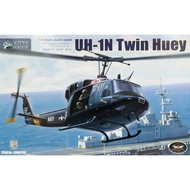 Helicopter UH-1N Twin Huey Scale 1:48 Kitty Hawk