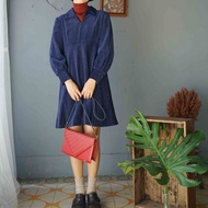 尋寶古著-寶藍色白點水玉絲絨翻領高腰澎袖洋裝