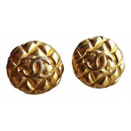 Chanel vintage香奈兒復古鈕釦設計菱格紋cc標誌立體雕刻金色圓形古董夾式耳環耳釦
