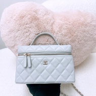 Chanel lp 淺灰色手柄長盒子/化妝包