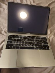零件機 : 100% 正常操作 Apple MacBook Pro 2017 13", 8G ram 128G HD筆記型電腦 壞咗keyboard Mouse 冇咗機底嘅鐵板, 畫面睇到但有啲紋,舊