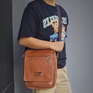กระเป๋าสะพายข้างแนวตั้ง แบรนด์แท้ WOLVES ORIGINAL 100% หนังPU