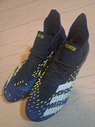 Adidas Predator 足球鞋