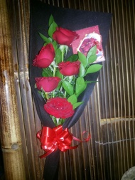 bunga mawar merah asli buket / bunga mawar rangkaian asli