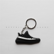 [2D KEYCHAIN] ADIDAS YEEZY BOOST 350 (BLACK WHITE)