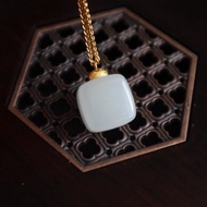 天然和田玉方糖無事牌吊墜 新疆羊脂玉吊墜項鏈18K金鑲嵌平安喜樂