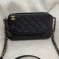 Chanel Gabrielle 黑金 mini 流浪包