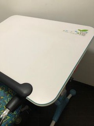 Artso -  兒童學習成成長桌子+ 人體工學椅子 （人工人體工學專家品牌) - Kids' Desk and Ergonomic Chair Set, Height Adjustable Child's School Study Writing Tables with Tilt Desktop 全套 （Pre-Owned item /Like New)