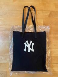 MLB NY 黑色 單肩 皮肩帶 側肩袋 帆布袋  tote bag