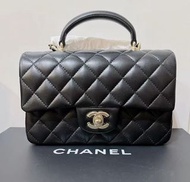 Sold.  Chanel top handel 20cm黑淡金