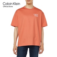 CALVIN KLEIN เสื้อยืดคอกลมแขนสั้นผู้ชาย ทรง Relaxed รุ่น 4RC808G FDZ - สีส้ม