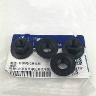 Apply to Hyundai I30 Verna Sonata 8 IX35 Elantra Wiper arm nut&&**