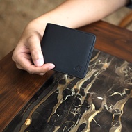 Charin Bag - Paul : กระเป๋าสตางค์ใบพับชาย มีที่ใส่เหรียญ หนังวัวนุ่มสัมผัสดี