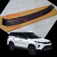 กันรอยท้าย ชายบันไดหลัง โตโยต้า ฟอจูนเนอร์ FORTUNER ปี 2020 2021 2022 2023 ดำด้าน โลโก้นูน LEGENDER 