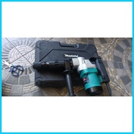 ❐ ◺ ✙ MAKITA CHIPPING GUN WITH CASE