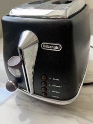 DeLonghi 2-Slice Toaster - Black