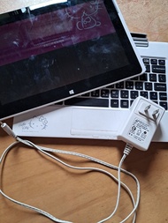 二手8新電池9新捷元kitty10吋平板半故障零件機500元