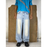 Fading Feding Jeans