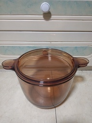 Vision Corning 康寧煲4.5L
法國製做  琥珀色透明超耐熱玻璃雙耳煲 
煲蓋設計可獨立當碟用
尺寸高7吋闊14吋
煲蓋設計可獨立當碟用
有意請pm我及馬鐵沙田圍站B閘口交收多謝