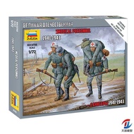 Svesda 6143 1/72 Medical Officer 2484-2486