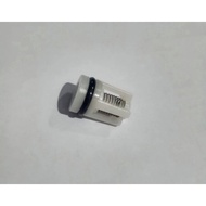 Valve seat jet cleaner