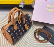 กระเป๋าสะพายผู้หญิง สะพายข้าง สะพายไหล่ หิ้วถือ คล้องแขน เอ็มซีเอ็ม/MCM ขนาด 10inv/นิ้ว