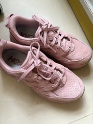 Hoka波鞋