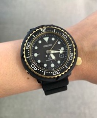 Seiko 精工 Prospex SNE556P1 Solar 黑金光動能 潛水款 200米防水 太陽能