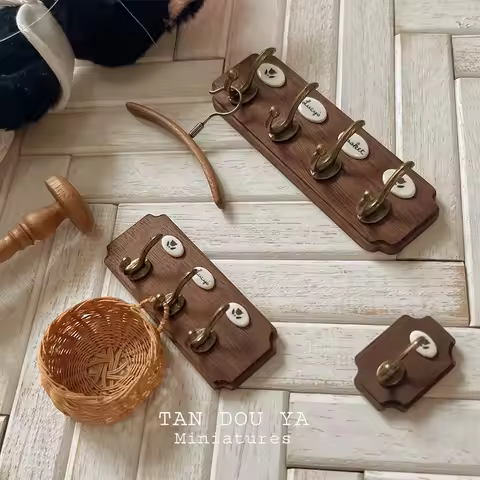 Miniature Solid Wood Hook, Miniature Model Dollhouse for BJD and Blythe 1:6 1:8 1:12 Dolls Accessori