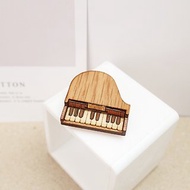| 客製化刻字+選色 | 仿真鋼琴吊飾 鑰匙圈 溫暖橡木 手作禮物