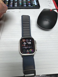 Apple Watch Ultra 2 (GPS + 流動網絡)；49 毫米鈦金屬錶殼；藍色登峰手環 - L