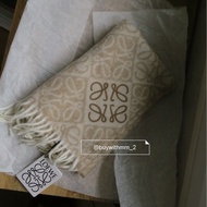 ⭐️需預購⭐️Loewe 奶茶色圍巾