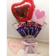 Sejambak Bunga Coklat dengan Belon Foiled Love Heart 10 inci Chocolate Flower Bouquet with 10 inch L