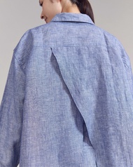 AIMER - Oversized Open Back Shirt เสื้อเชิ้ตโอเวอร์ไซส์ ผ่าหลัง