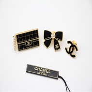 Chanel Vintage 02A 琺瑯黑色包蝴蝶結CC三件套裝胸針