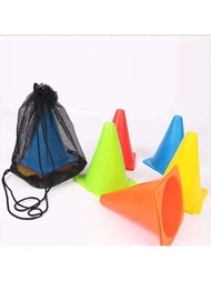 兒童籃球訓練器材,包括障礙三角形、錐形圓錐、號角形圓錐、足球用圓盤和標記桶