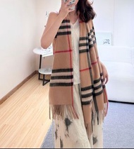 Burberry 格紋羊絨圍巾