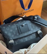 老花  LV 小號 郵差包 斜孭袋 黑色 男款