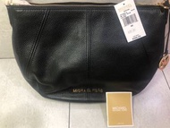 MK)Michael Kors  尺寸26*37*27手把13cm 荔枝皮半月兩用包 容量大  可議價