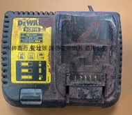 二手美國DEWALT 得偉DCB115原廠充電器(電源線被剪斷狀況如圖當測試報帳零件機)