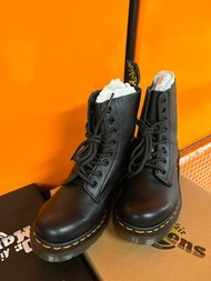 Dr. Martens 軟皮 Boots