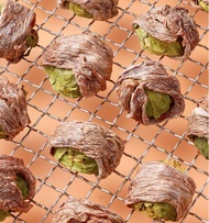 Dehydrated Homemade Chicken Wrapped Brussel Sprout / Duck Wrapped Brussel Sprout /Dog Treats 风干自制鸡肉绕