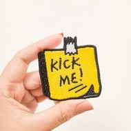 NOTE PAD EMBROIDERY PATCH KICK ME EMBROIDERY BADGE/ STICK NOTE IRON PATCH IRON ON PATCH