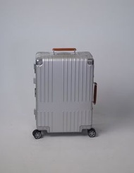 送貨保養(铝鎂合金 )innovator INV1017LA 4輪鋁質行李箱