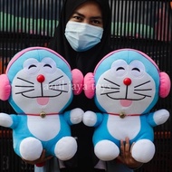 boneka Boneka Doraemon Pake Headset Pink Ukuran m/boneka doraemon