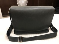 LOUIS VUITTON LV TAIGA 黑色小牛皮掀蓋斜背包 真皮 公事包 Roman MM M32682