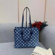 lv路易威登 ONTHEGO MM 手提單肩包，牛仔藍