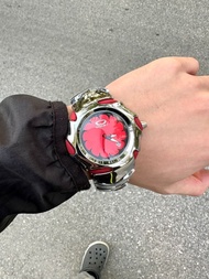 Oakley 紅色錶面手錶