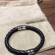 Bottega Veneta皮革編織手環搭配純銀配飾